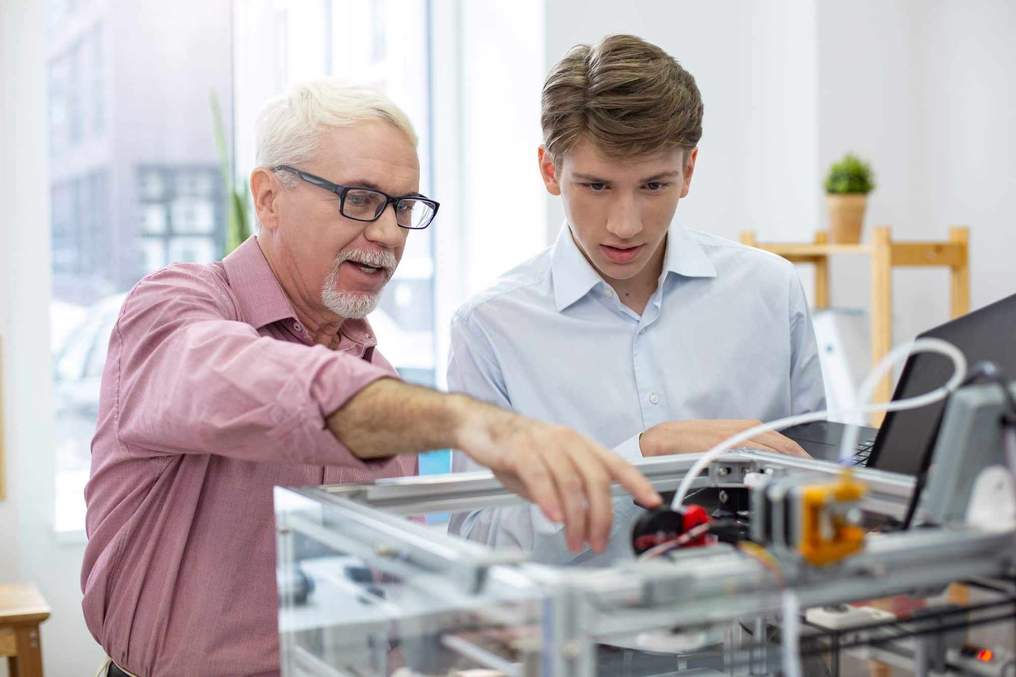 intern and mentor working